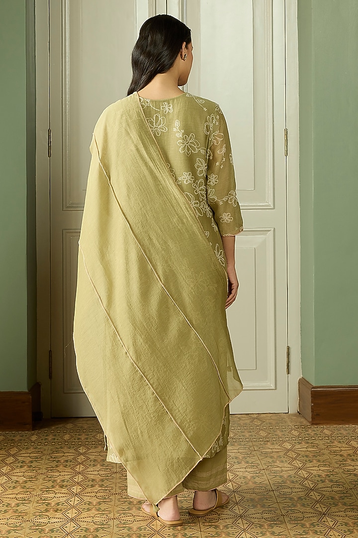 Meadow Muslin Cotton Floral Printed & Embroidered Kurta Set by Vaayu at Pernia's Pop Up Shop