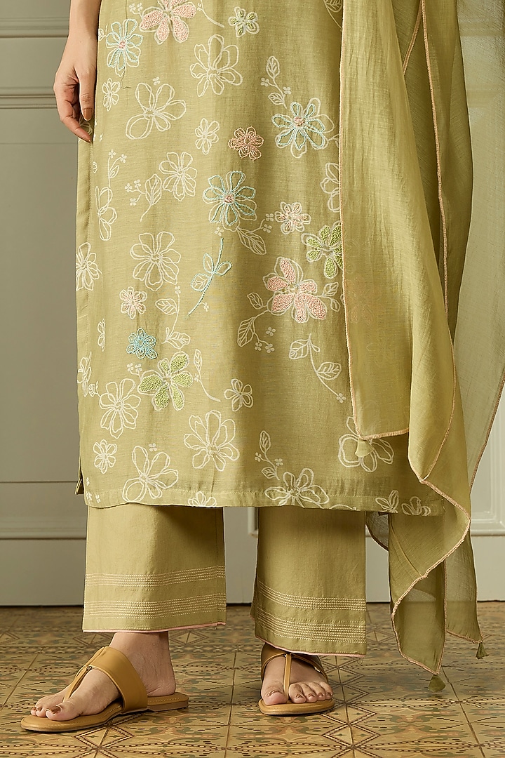 Meadow Muslin Cotton Floral Printed & Embroidered Kurta Set by Vaayu at Pernia's Pop Up Shop