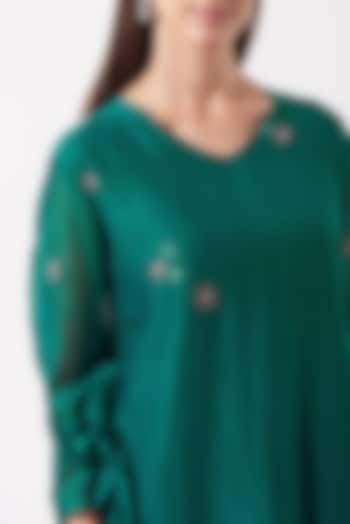 Green Embroidered Kurta Set by Vaayu