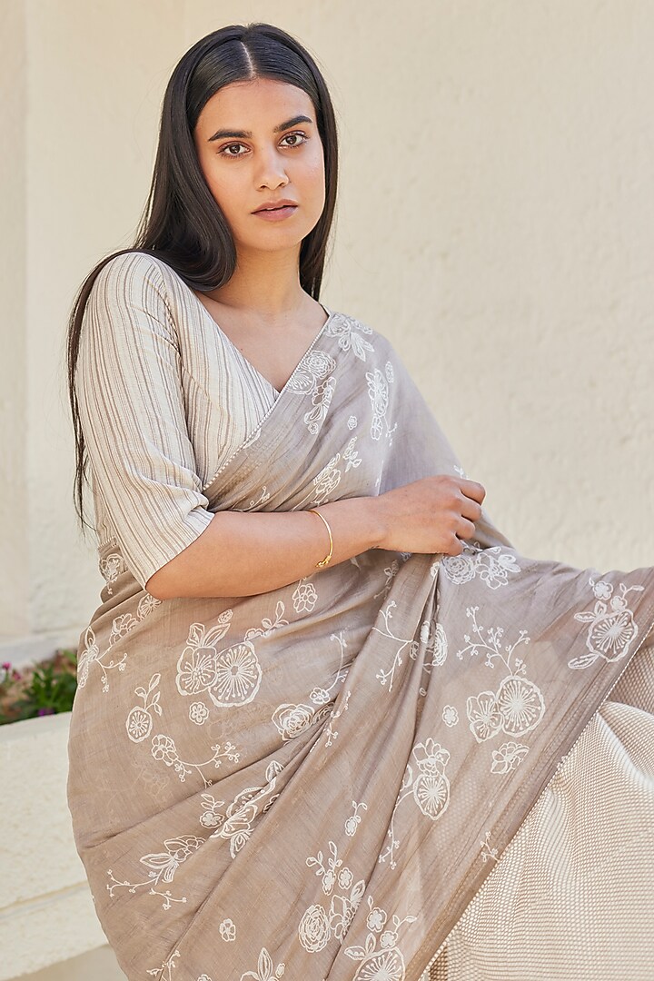 Sand Cotton Muslin Printed Festive Saree Set by Vaayu at Pernia's Pop Up Shop