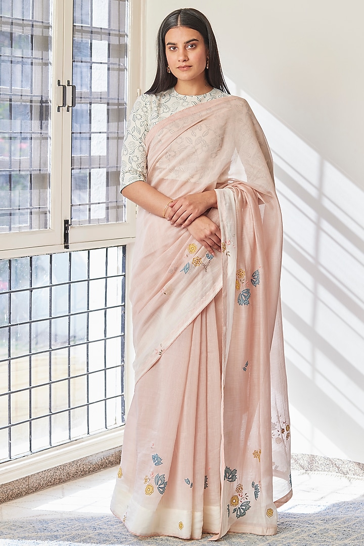 Blush Pink Cotton Muslin Embroidered Saree Set Design by Vaayu at Pernia's Pop Up Shop 2023