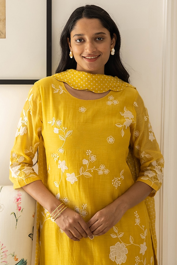 Rue Yellow Muslin Cotton Floral Embroidered Kurta Set by Vaayu at Pernia's Pop Up Shop