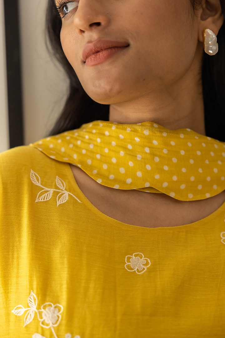 Rue Yellow Muslin Cotton Floral Embroidered Kurta Set by Vaayu at Pernia's Pop Up Shop