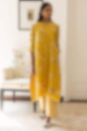 Rue Yellow Muslin Cotton Floral Embroidered & Printed Co-Ord Set by Vaayu