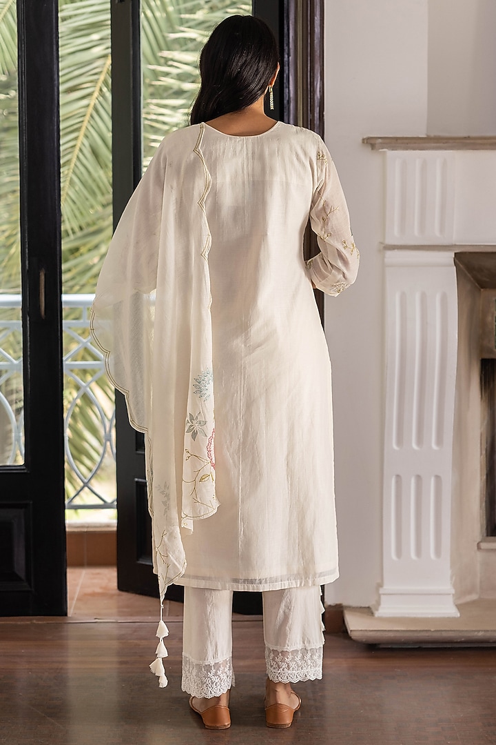 Pearl White Muslin Cotton Thread Embroidered Kurta Set by Vaayu at Pernia's Pop Up Shop