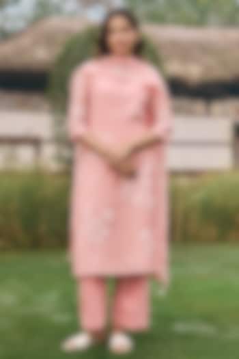 Tulip Pink Muslin Cotton Floral Applique Work Kurta Set by Vaayu at Pernia's Pop Up Shop