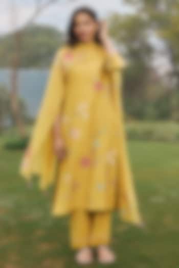 Daffodil Yellow Muslin Cotton Floral Applique Kurta Set by Vaayu at Pernia's Pop Up Shop