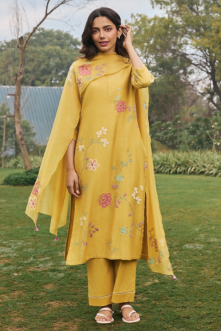 Daffodil Yellow Muslin Cotton Floral Applique Kurta Set by Vaayu at Pernia's Pop Up Shop