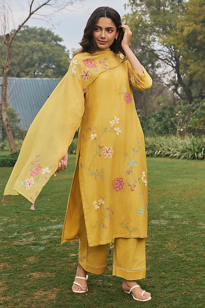 Daffodil Yellow Muslin Cotton Floral Applique Kurta Set by Vaayu at Pernia's Pop Up Shop