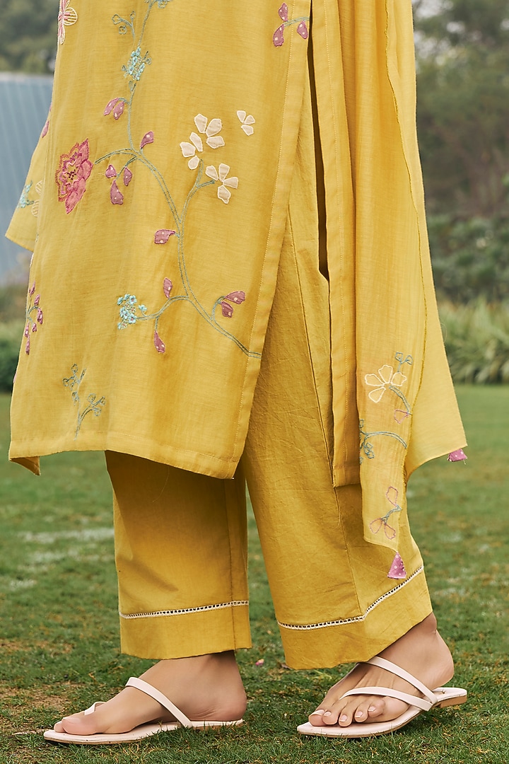 Daffodil Yellow Muslin Cotton Floral Applique Kurta Set by Vaayu at Pernia's Pop Up Shop