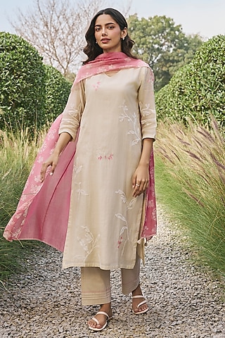 Ecru Muslin Cotton Floral Embroidered Kurta Set by Vaayu