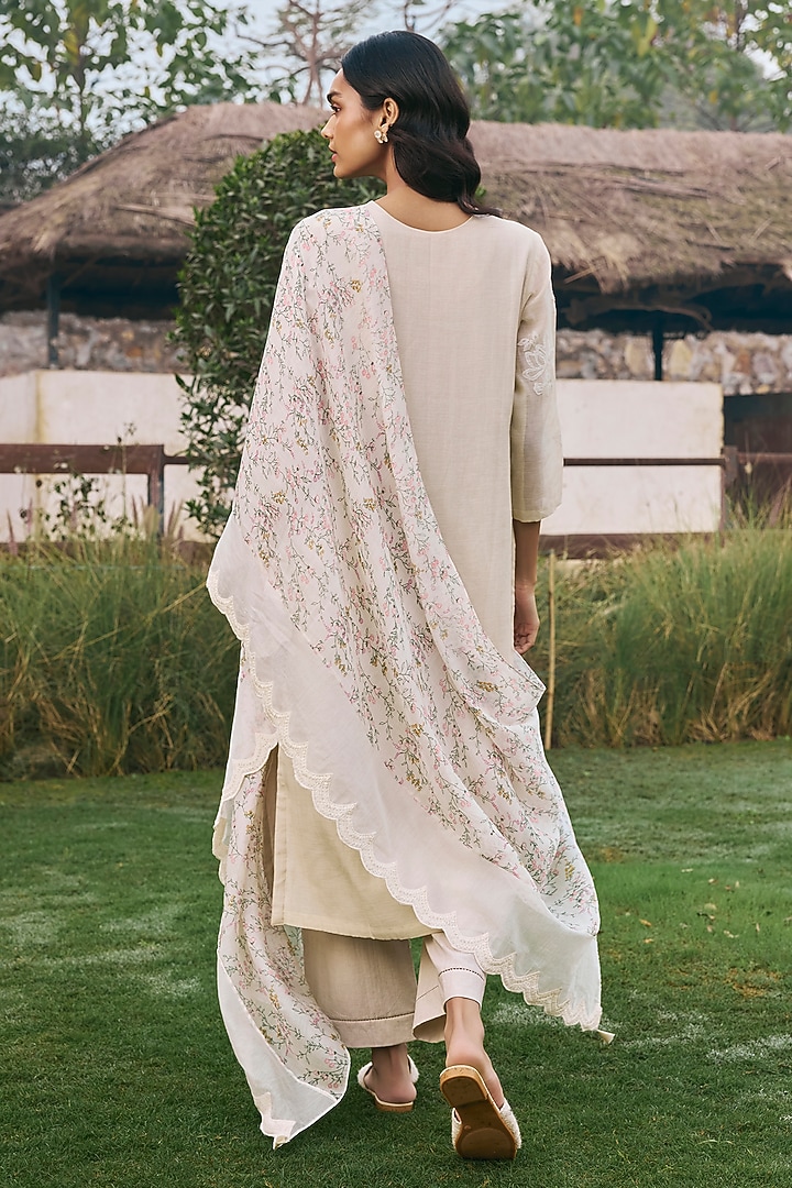 Ecru Muslin Cotton Floral Applique Work Kurta Set by Vaayu at Pernia's Pop Up Shop