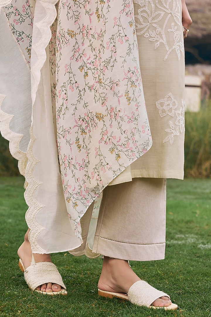 Ecru Muslin Cotton Floral Applique Work Kurta Set by Vaayu at Pernia's Pop Up Shop