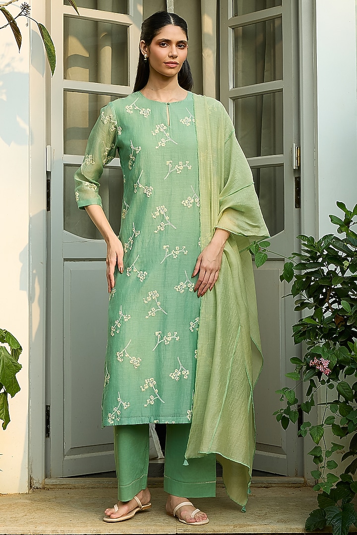 Verdant-Colored Muslin Cotton Embroidered Kurta Set by Vaayu at Pernia's Pop Up Shop