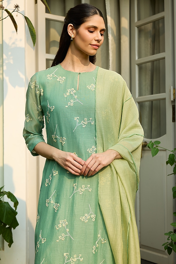 Verdant-Colored Muslin Cotton Embroidered Kurta Set by Vaayu at Pernia's Pop Up Shop