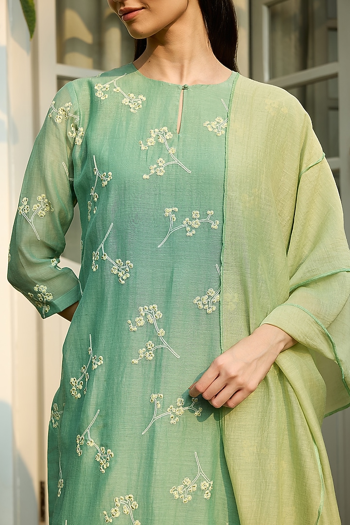 Verdant-Colored Muslin Cotton Embroidered Kurta Set by Vaayu at Pernia's Pop Up Shop