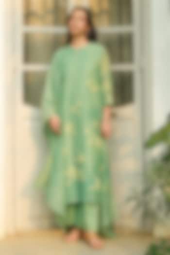 Verdant-Colored Muslin Cotton Embroidered Kurta Set by Vaayu at Pernia's Pop Up Shop