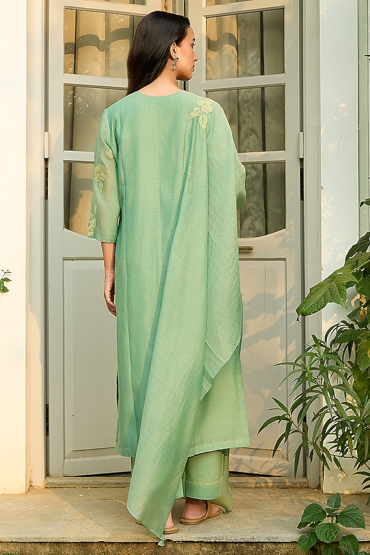 Verdant-Colored Muslin Cotton Embroidered Kurta Set by Vaayu at Pernia's Pop Up Shop