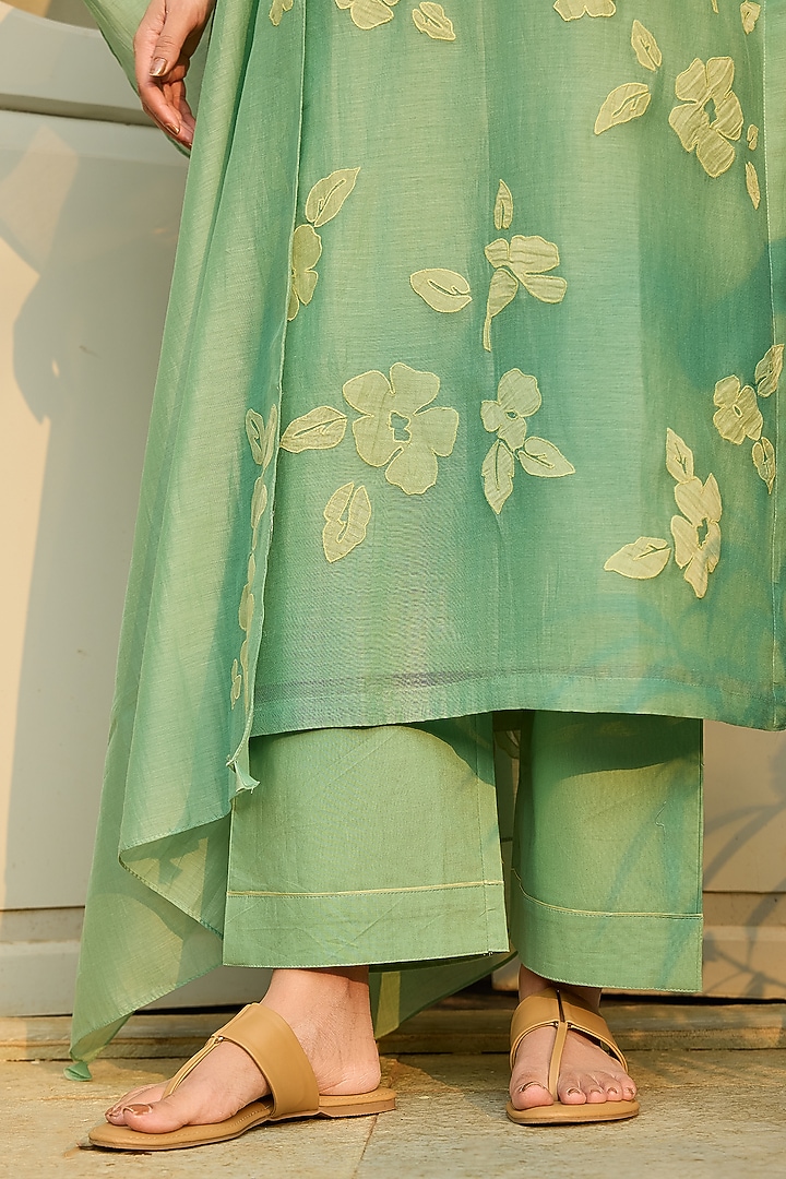 Verdant-Colored Muslin Cotton Embroidered Kurta Set by Vaayu at Pernia's Pop Up Shop