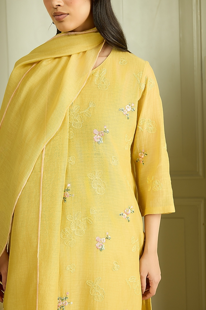 Lemon Muslin Cotton Embroidered Kurta Set by Vaayu at Pernia's Pop Up Shop