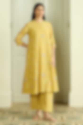 Lemon Muslin Cotton Embroidered Co-Ord Set by Vaayu at Pernia's Pop Up Shop