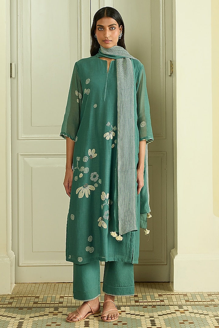 Emerald Muslin Cotton Embroidered Kurta Set by Vaayu at Pernia's Pop Up Shop