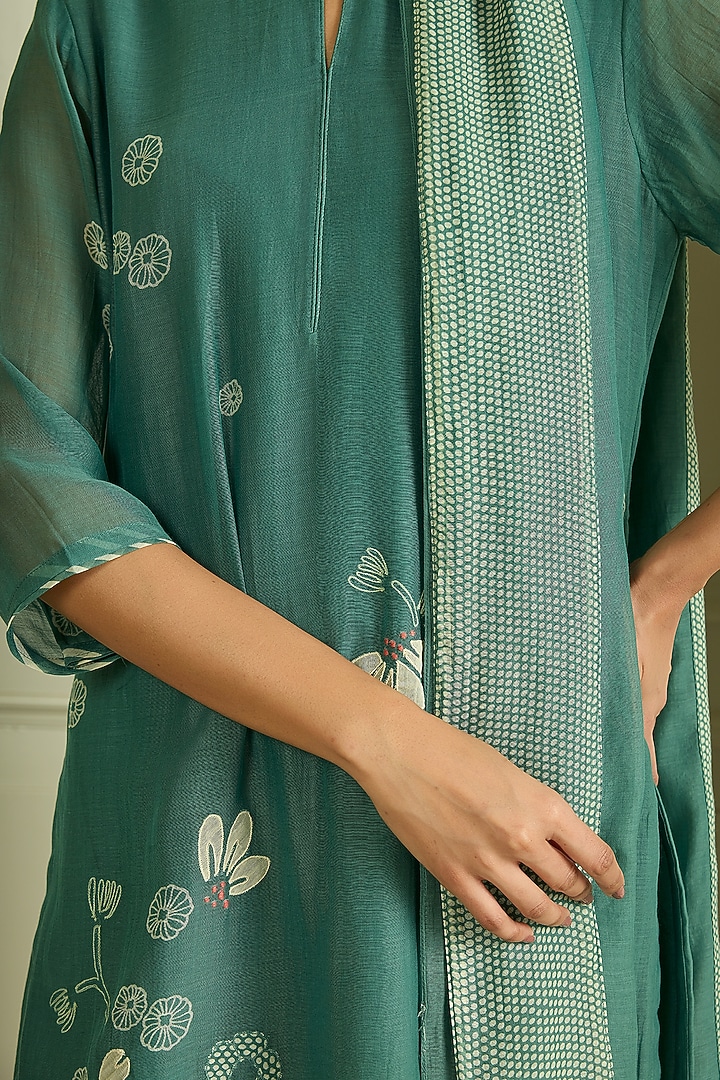 Emerald Muslin Cotton Embroidered Kurta Set by Vaayu at Pernia's Pop Up Shop