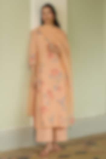 Peach Muslin Cotton Embroidered Kurta Set by Vaayu at Pernia's Pop Up Shop