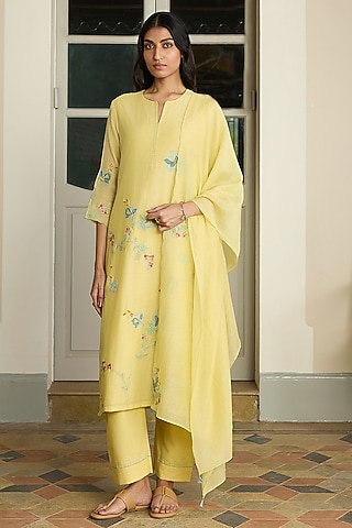 Lemon Muslin Cotton Embroidered Kurta Set by Vaayu