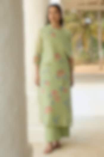 Lime Muslin Cotton Applique Embroidered Kurta Set by Vaayu at Pernia's Pop Up Shop