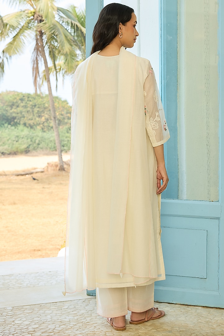 Ivory Muslin Cotton Thread Embroidered Kurta Set by Vaayu at Pernia's Pop Up Shop