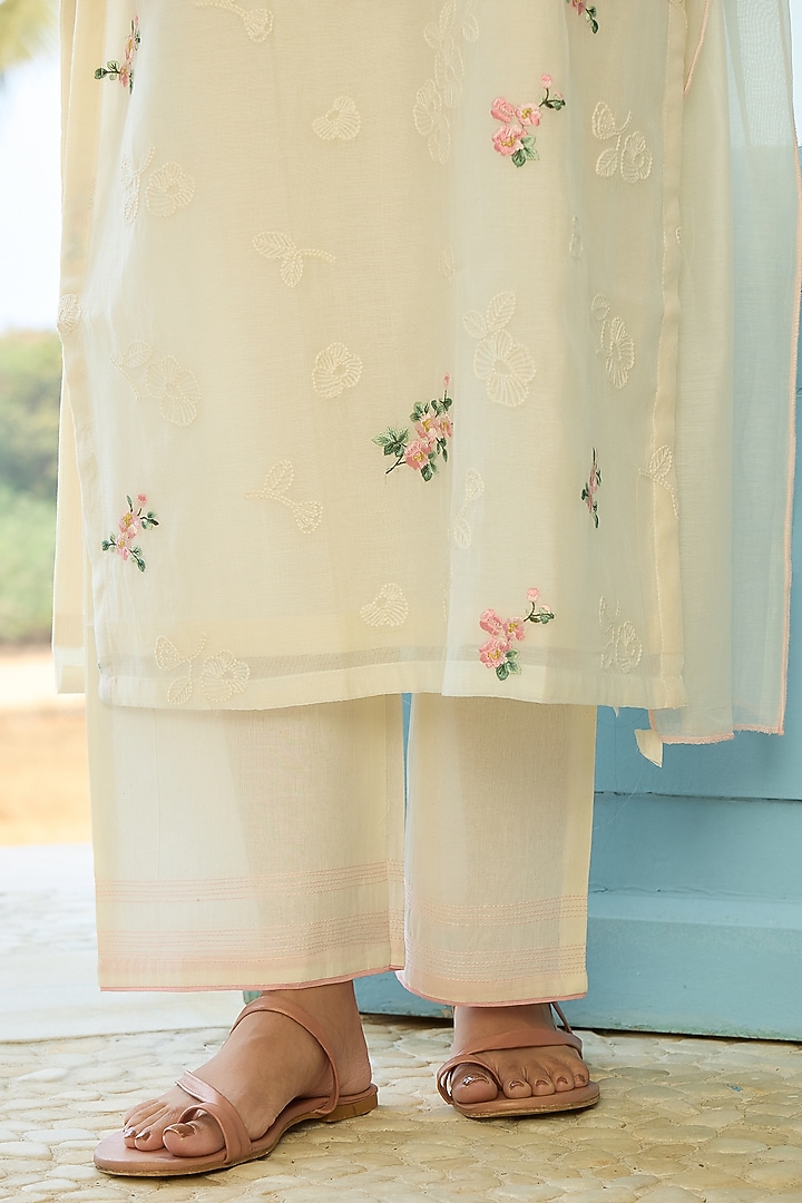 Ivory Muslin Cotton Thread Embroidered Kurta Set by Vaayu at Pernia's Pop Up Shop