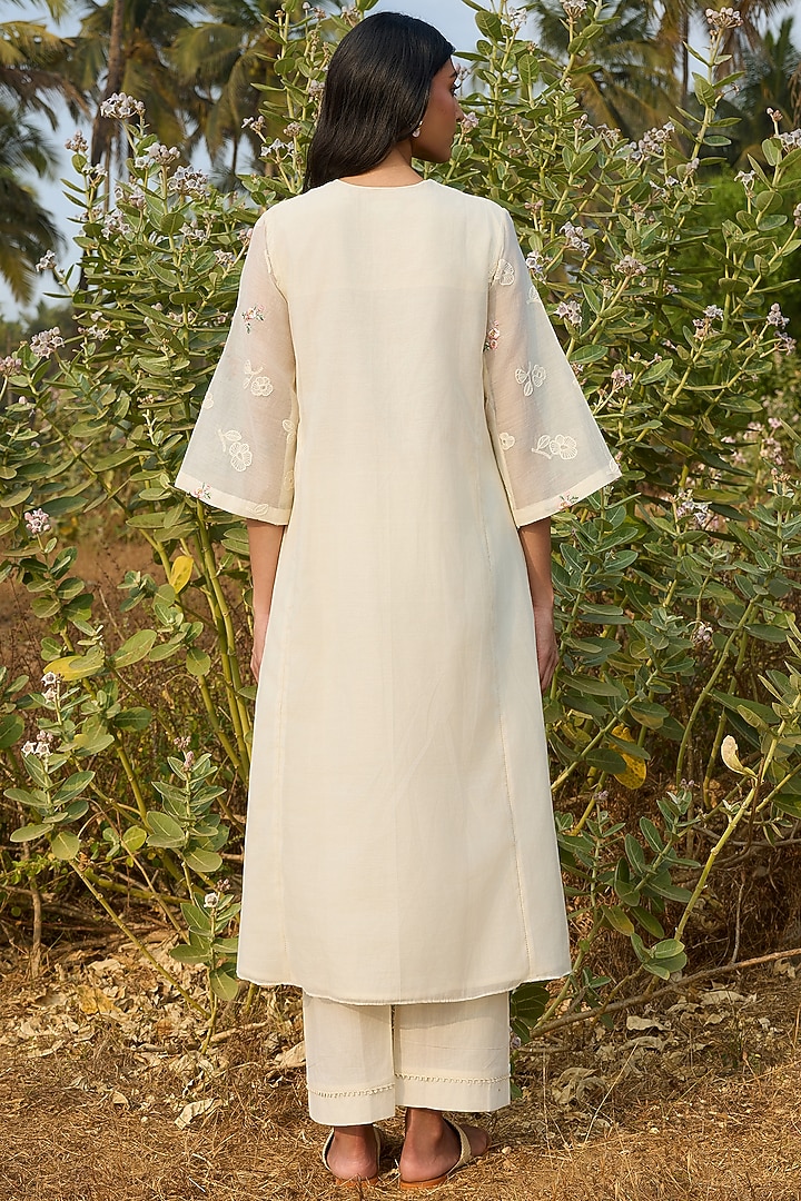 Ivory Muslin Cotton Thread Embroidered Kurta Set by Vaayu at Pernia's Pop Up Shop