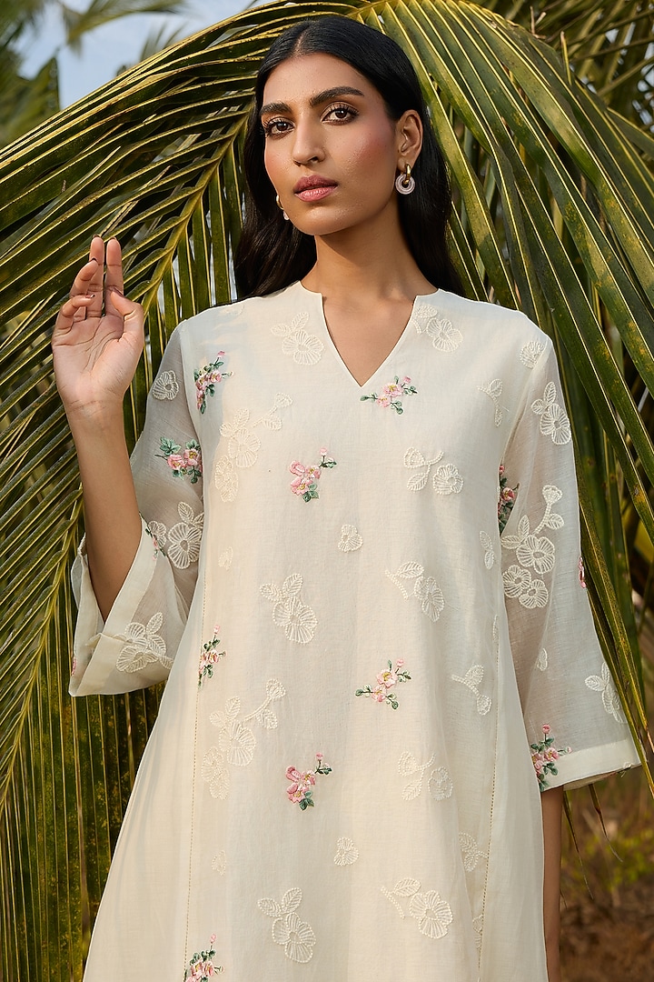 Ivory Muslin Cotton Thread Embroidered Kurta Set by Vaayu at Pernia's Pop Up Shop
