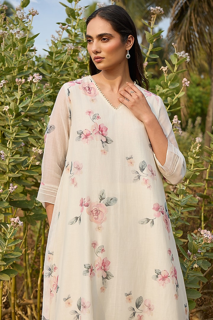 Ivory Muslin Cotton Floral Printed Kurta Set by Vaayu at Pernia's Pop Up Shop