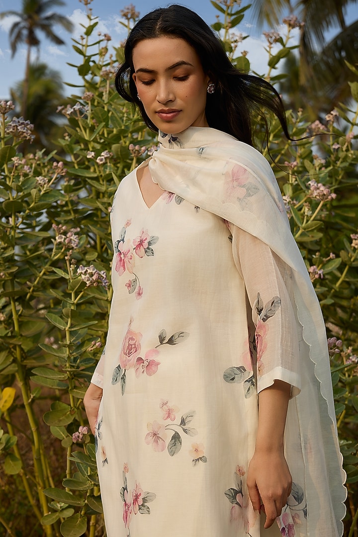 Ivory Muslin Cotton Floral Printed Kurta Set by Vaayu at Pernia's Pop Up Shop