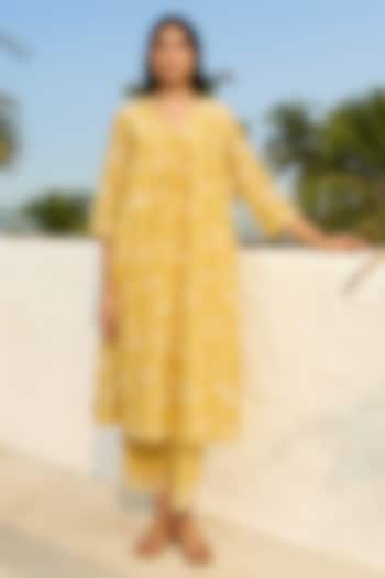 Rue-Colored Muslin Cotton Floral Printed Kurta Set by Vaayu at Pernia's Pop Up Shop