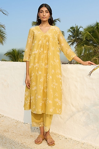 Rue-Colored Muslin Cotton Floral Printed Kurta Set by Vaayu