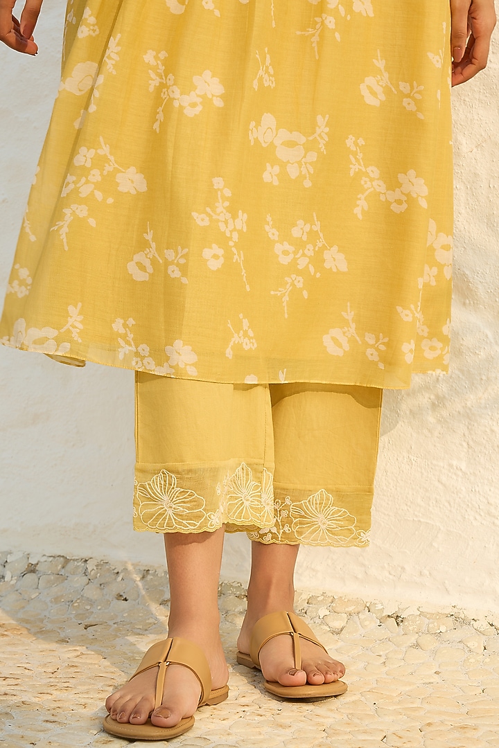 Rue-Colored Muslin Cotton Floral Printed Kurta Set by Vaayu at Pernia's Pop Up Shop