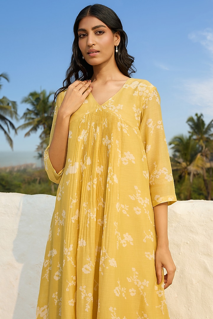 Rue-Colored Muslin Cotton Floral Printed Kurta Set by Vaayu at Pernia's Pop Up Shop