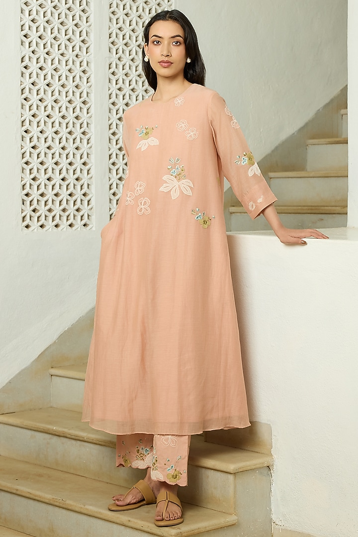 Blossom Pink Muslin Cotton Applique Embroidered Kurta Set by Vaayu at Pernia's Pop Up Shop