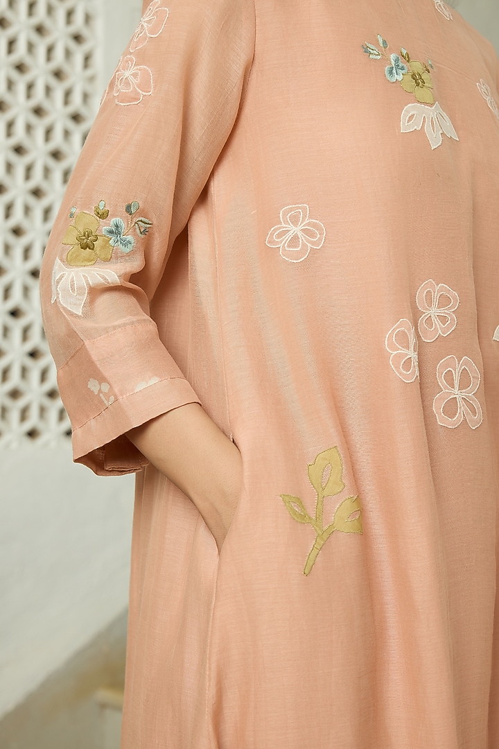Blossom Pink Muslin Cotton Applique Embroidered Kurta Set by Vaayu at Pernia's Pop Up Shop