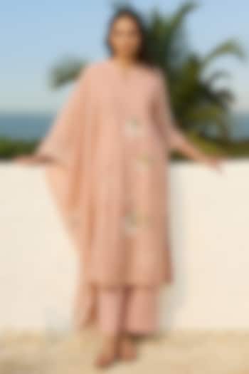 Blossom Pink Muslin Cotton Applique Embroidered Kurta Set by Vaayu at Pernia's Pop Up Shop