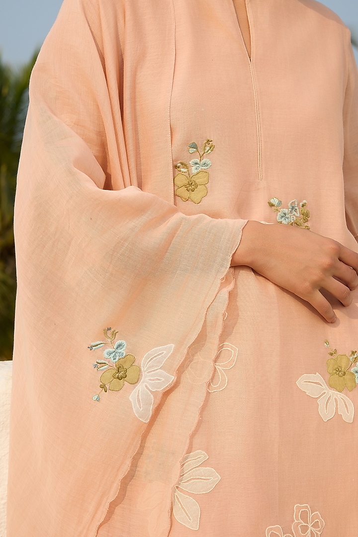 Blossom Pink Muslin Cotton Applique Embroidered Kurta Set by Vaayu at Pernia's Pop Up Shop