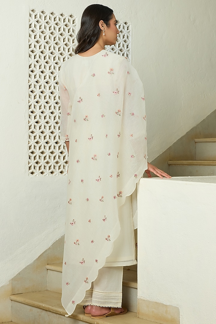 Ivory Muslin Cotton Floral Embroidered Kurta Set by Vaayu at Pernia's Pop Up Shop