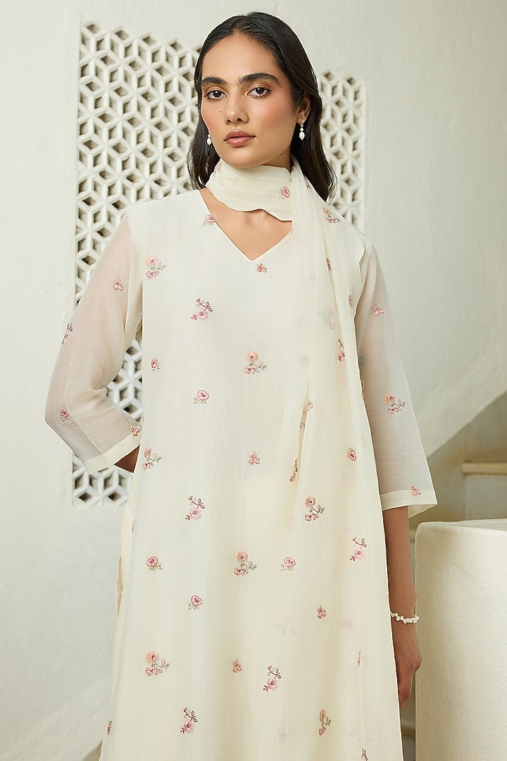 Ivory Muslin Cotton Floral Embroidered Kurta Set by Vaayu at Pernia's Pop Up Shop