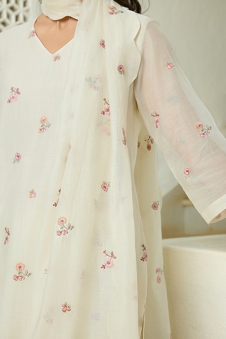 Ivory Muslin Cotton Floral Embroidered Kurta Set by Vaayu at Pernia's Pop Up Shop