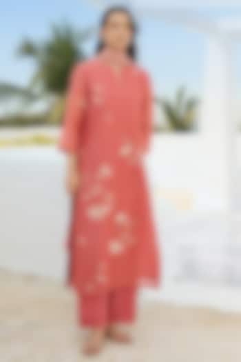 Hibiscus-Colored Muslin Cotton Floral Embroidered Kurta Set by Vaayu at Pernia's Pop Up Shop