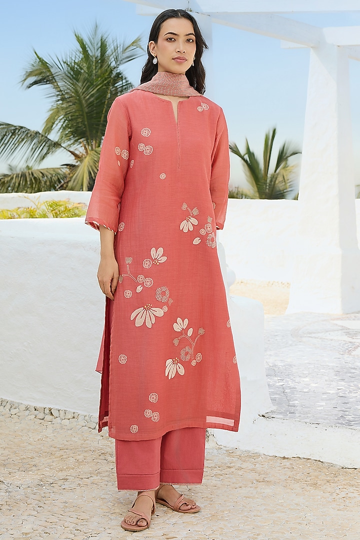 Hibiscus-Colored Muslin Cotton Floral Embroidered Kurta Set by Vaayu at Pernia's Pop Up Shop