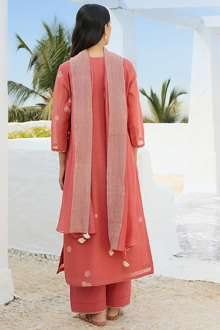 Hibiscus-Colored Muslin Cotton Floral Embroidered Kurta Set by Vaayu at Pernia's Pop Up Shop